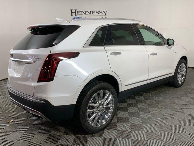 Photo of 2024 Crystal White Tricoat Cadillac XT5