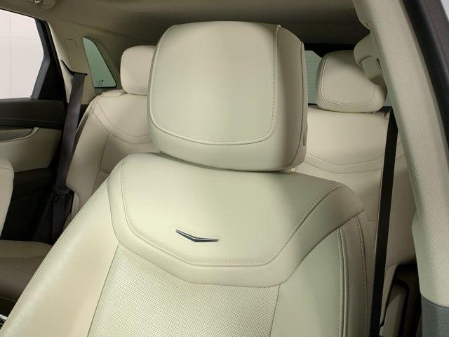 Photo of 2024 Crystal White Tricoat Cadillac XT5