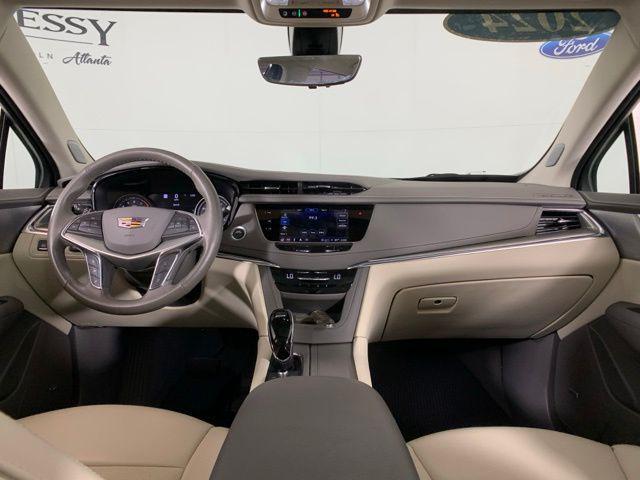 Photo of 2024 Crystal White Tricoat Cadillac XT5