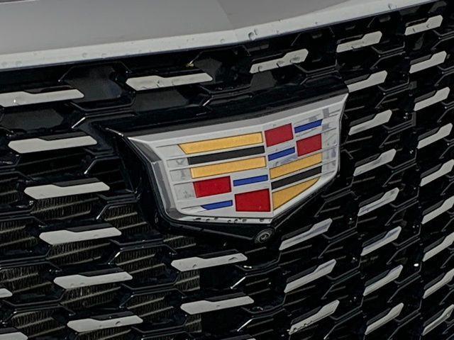 Photo of 2024 Crystal White Tricoat Cadillac XT5