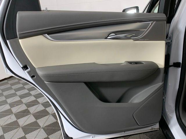 Photo of 2024 Crystal White Tricoat Cadillac XT5