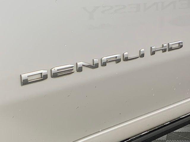 Photo of 2024 White Frost Tricoat GMC Sierra 2500