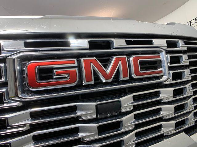 Photo of 2024 White Frost Tricoat GMC Sierra 2500