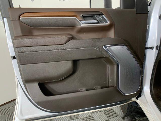 Photo of 2024 White Frost Tricoat GMC Sierra 2500