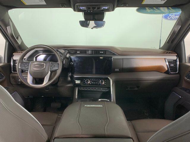 Photo of 2024 White Frost Tricoat GMC Sierra 2500