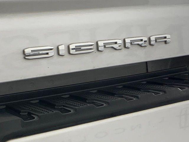 Photo of 2024 White Frost Tricoat GMC Sierra 2500