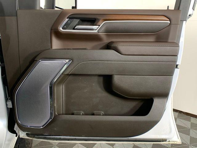Photo of 2024 White Frost Tricoat GMC Sierra 2500