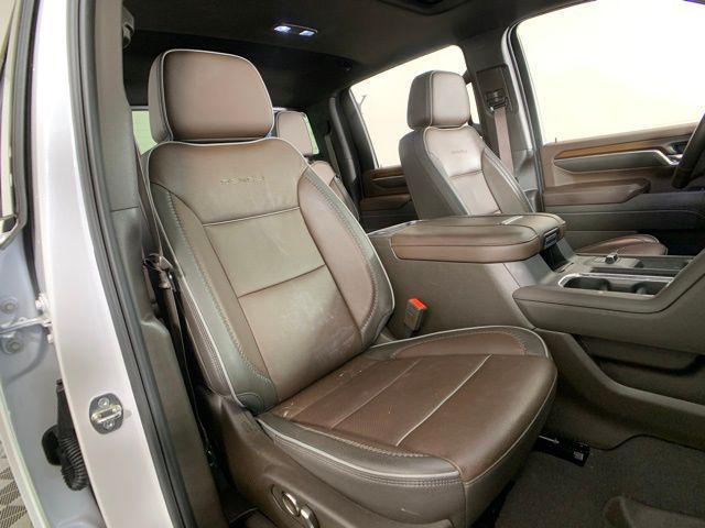 Photo of 2024 White Frost Tricoat GMC Sierra 2500