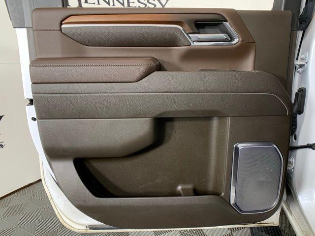 Photo of 2024 White Frost Tricoat GMC Sierra 2500