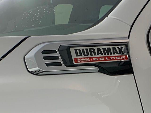 Photo of 2024 White Frost Tricoat GMC Sierra 2500