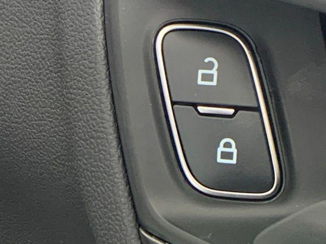 Photo of 2025 Oxford White Ford Escape