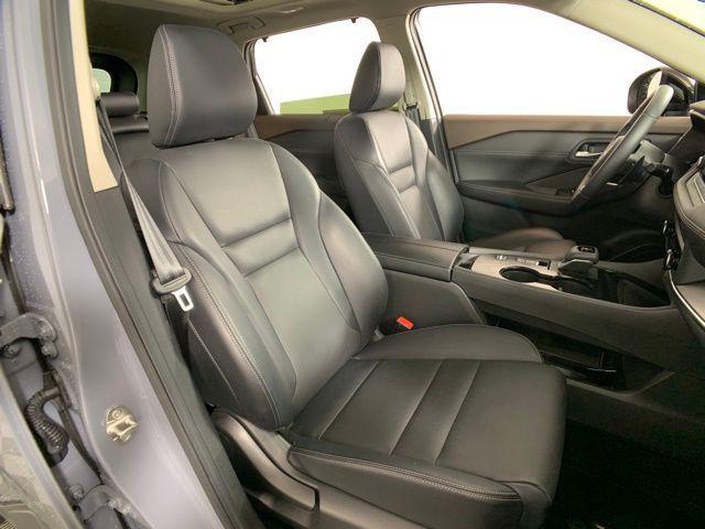 Photo of 2023 Boulder Gray Pearl/Super Black Nissan Rogue