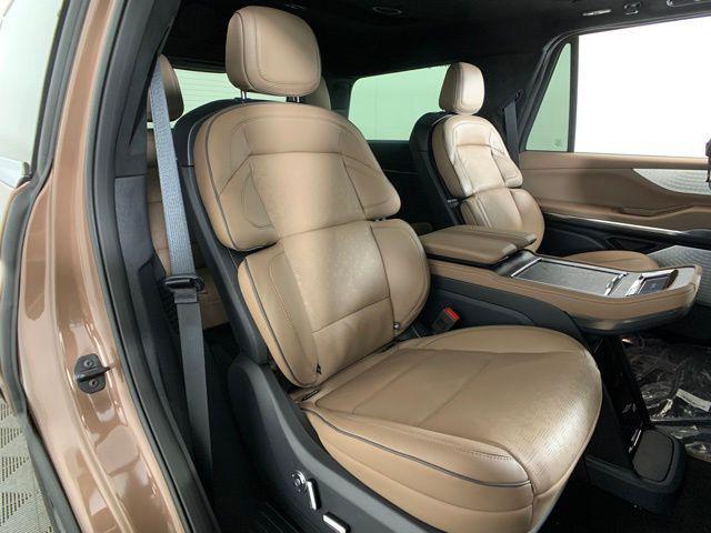 Photo of 2025 Copper Metallic Lincoln Navigator