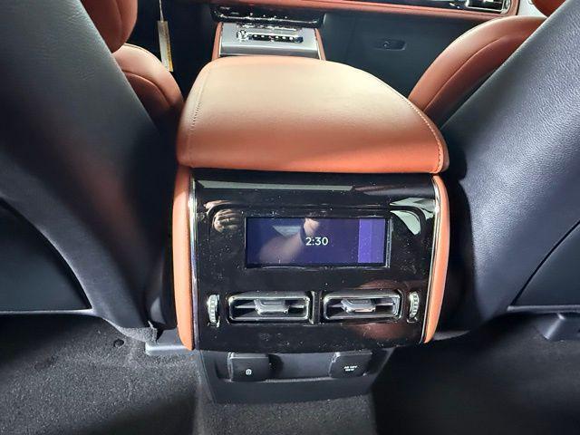 Photo of 2025 White Metallic Lincoln Aviator