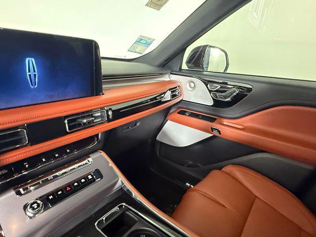 Photo of 2025 White Metallic Lincoln Aviator