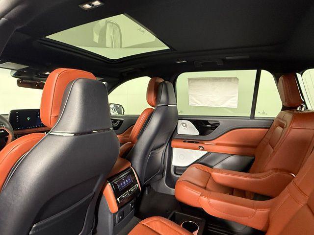 Photo of 2025 White Metallic Lincoln Aviator