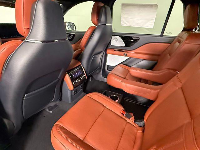 Photo of 2025 White Metallic Lincoln Aviator