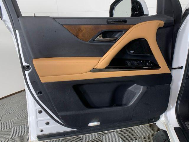 Photo of 2022 White Pearl Lexus LX 600