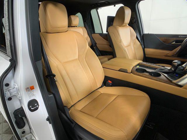 Photo of 2022 White Pearl Lexus LX 600