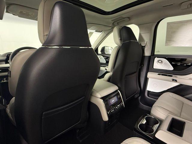 Photo of 2025 Harbor Gray Lincoln Aviator