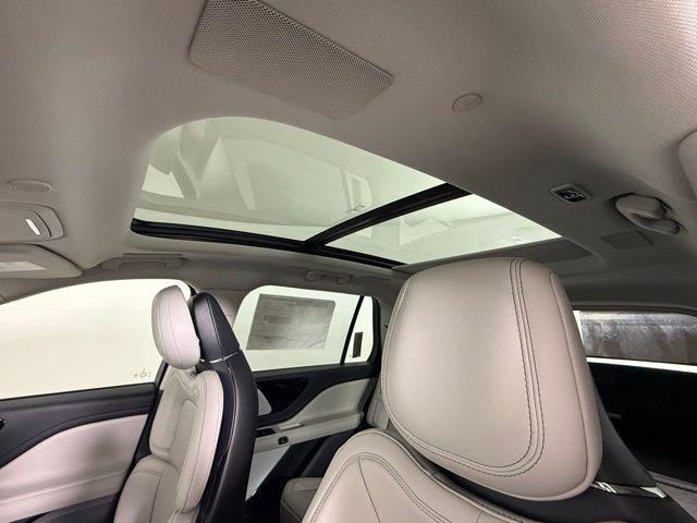 Photo of 2025 Harbor Gray Lincoln Aviator