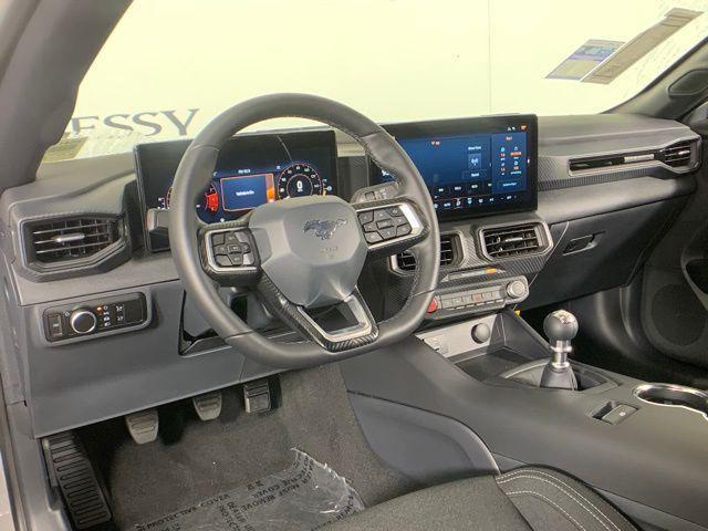 Photo of 2025 Oxford White Ford Mustang