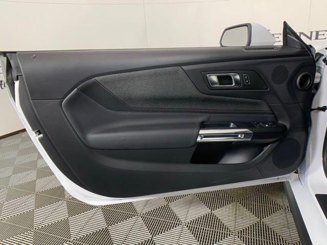 Photo of 2025 Oxford White Ford Mustang