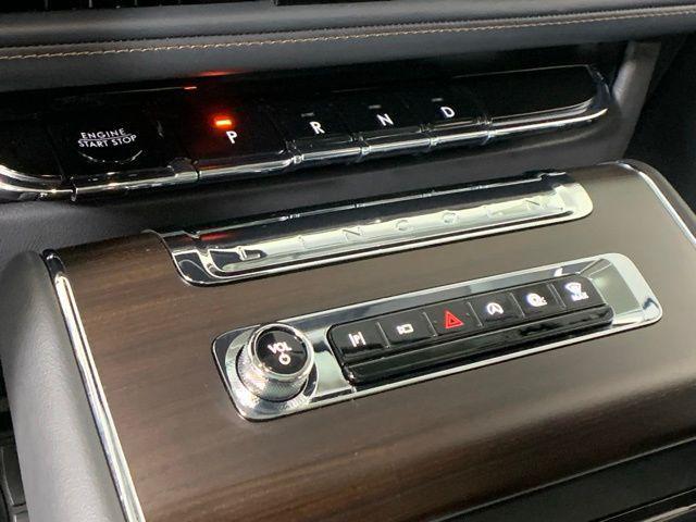Photo of 2025 White Metallic Lincoln Aviator