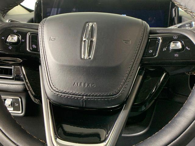 Photo of 2025 White Metallic Lincoln Aviator