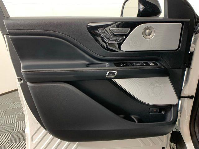 Photo of 2025 White Metallic Lincoln Aviator