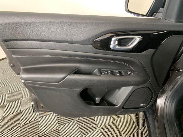Photo of 2022 Granite Crystal Metallic Clearcoat Jeep Compass
