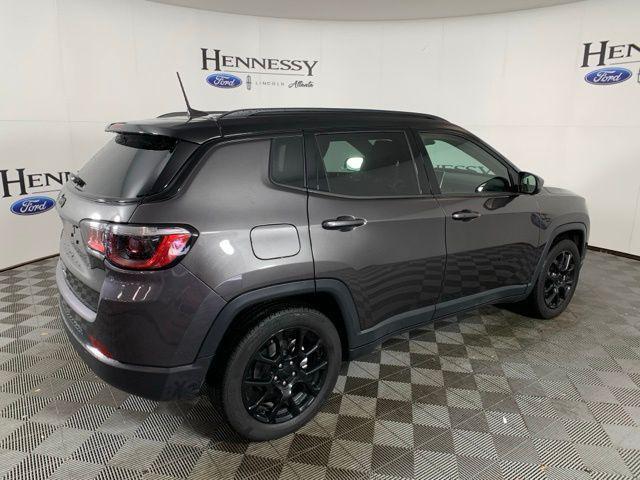 Photo of 2022 Granite Crystal Metallic Clearcoat Jeep Compass