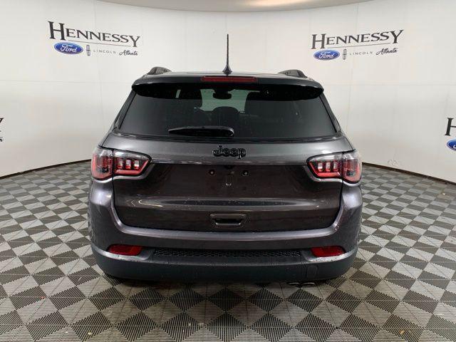 Photo of 2022 Granite Crystal Metallic Clearcoat Jeep Compass