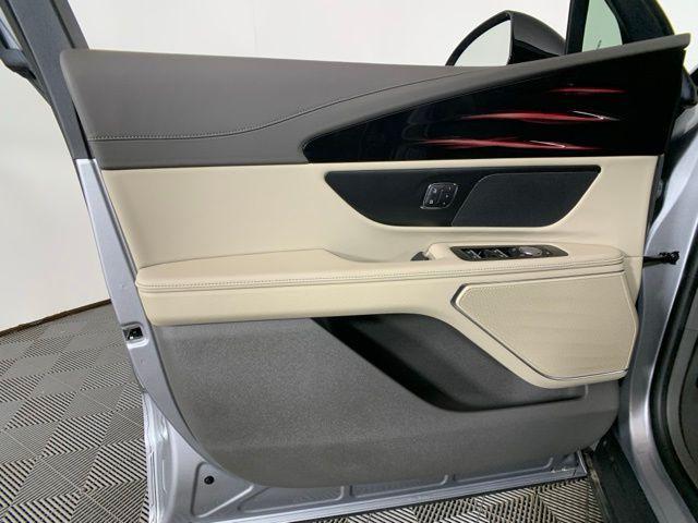 Photo of 2025 Radiance Metallic Lincoln Nautilus