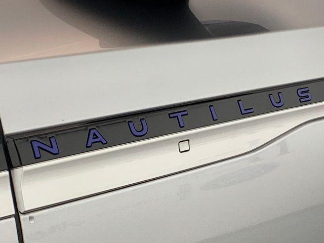Photo of 2025 Radiance Metallic Lincoln Nautilus