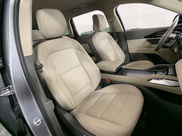 Photo of 2025 Radiance Metallic Lincoln Nautilus