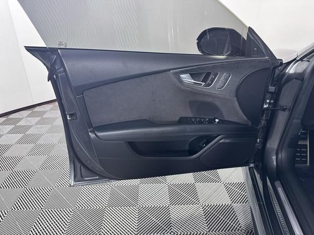 Photo of 2018 Daytona Gray Pearl Effect Audi RS 7