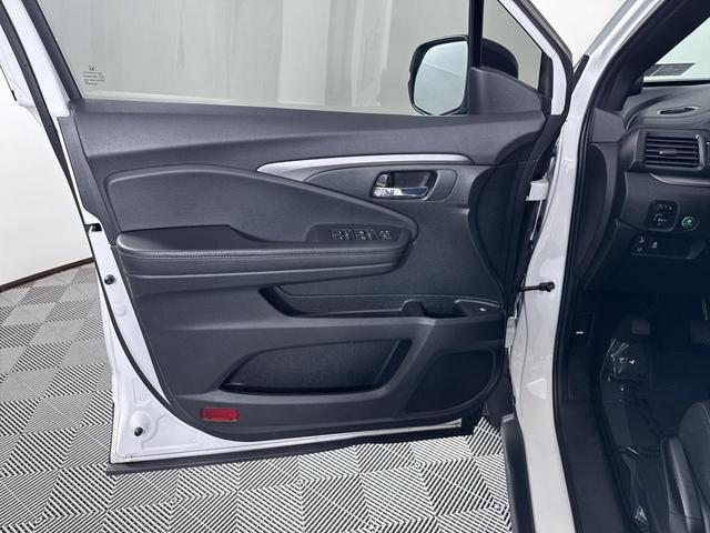 Photo of 2021 White Honda Passport