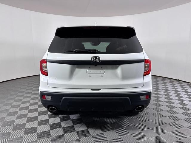Photo of 2021 White Honda Passport