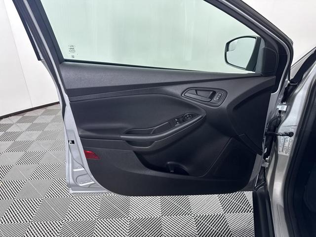 Photo of 2016 Silver Ford Focus
