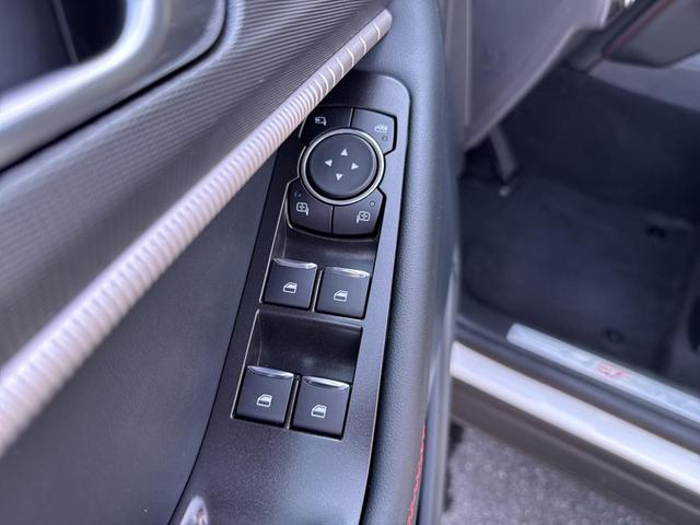 Photo of 2025 White Ford Explorer