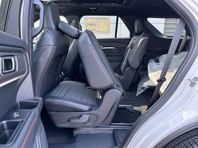 Photo of 2025 White Ford Explorer