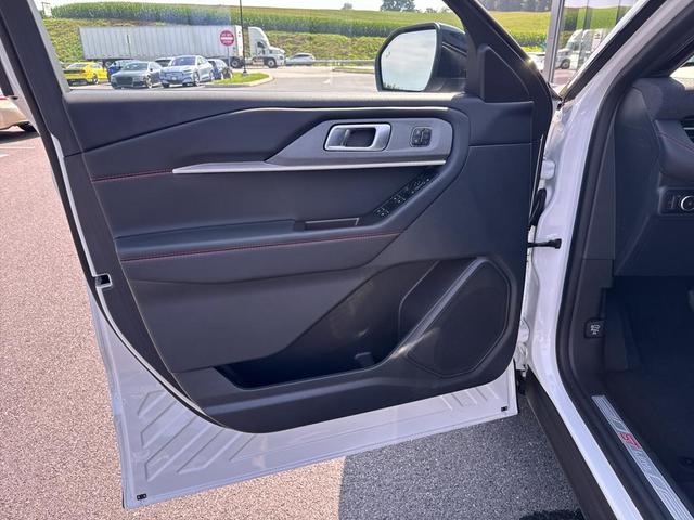 Photo of 2025 White Ford Explorer