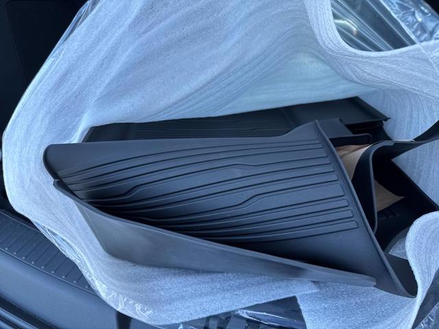 Photo of 2025 White Ford Explorer