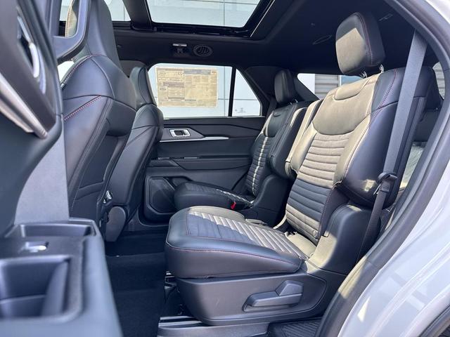 Photo of 2025 White Ford Explorer