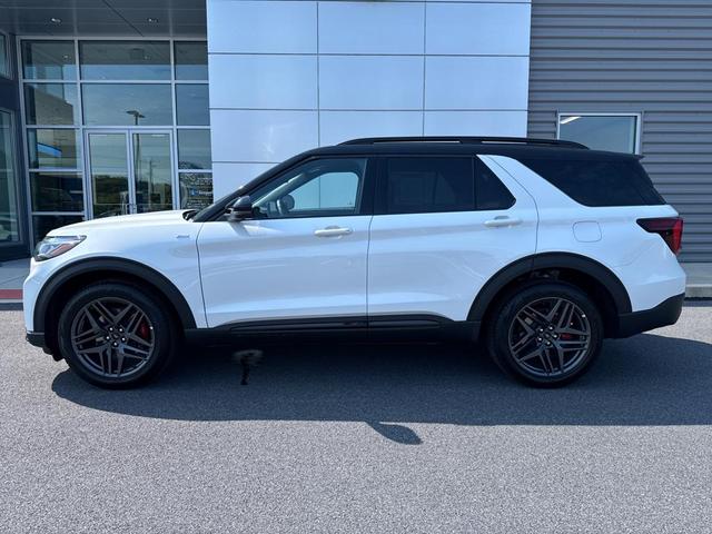 Photo of 2025 White Ford Explorer