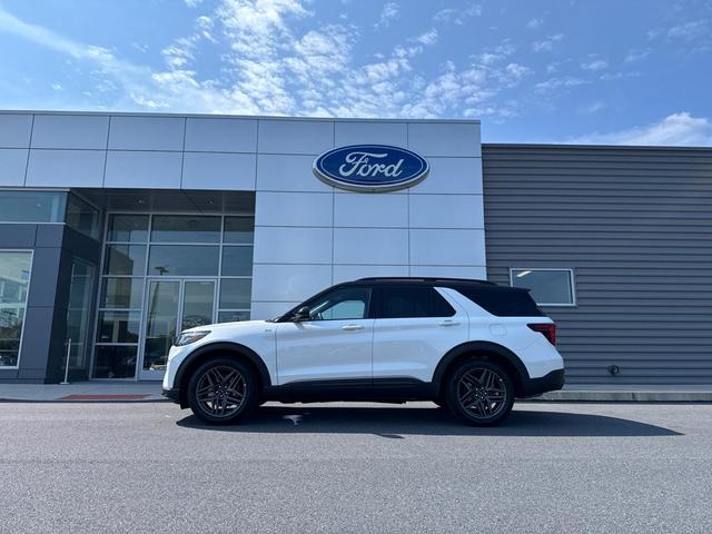 Photo of 2025 White Ford Explorer
