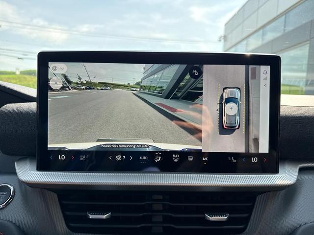 Photo of 2025 White Ford Explorer