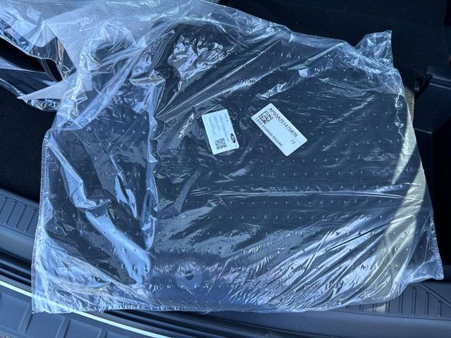 Photo of 2025 White Ford Explorer