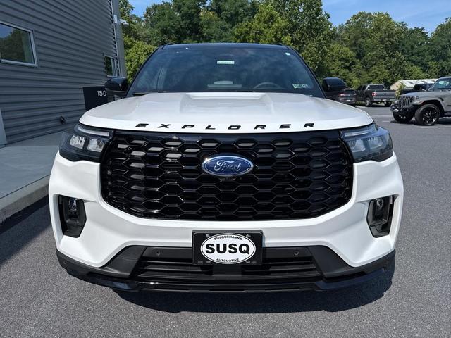 Photo of 2025 White Ford Explorer